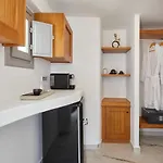 Allure Breeze Couette-café Oia (Santorini)