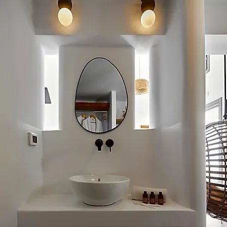 Allure Breeze Bed and Breakfast 4*