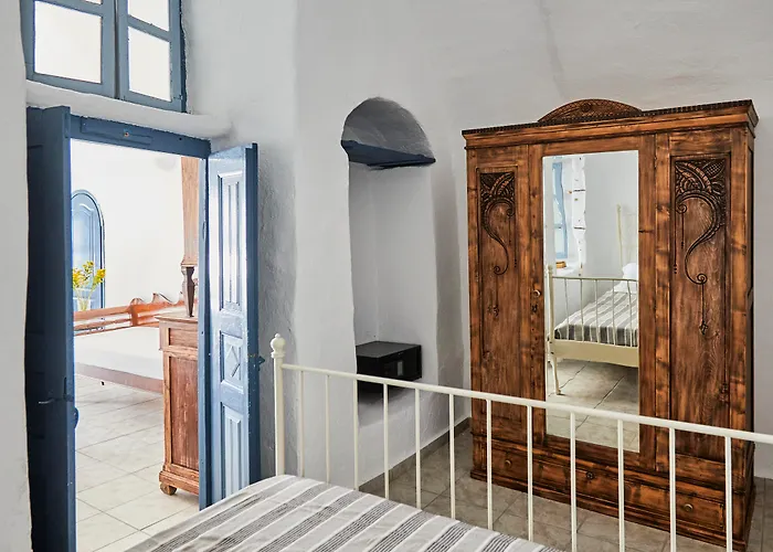 Allure Breeze Oia (Santorini)