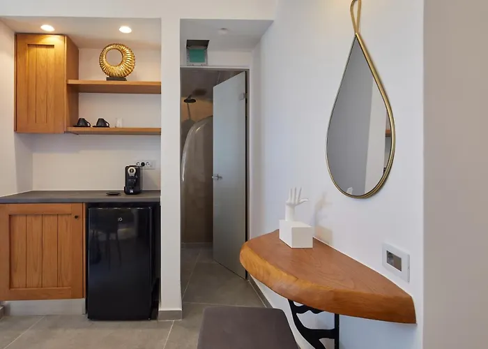 Allure Breeze Bed and Breakfast 4*